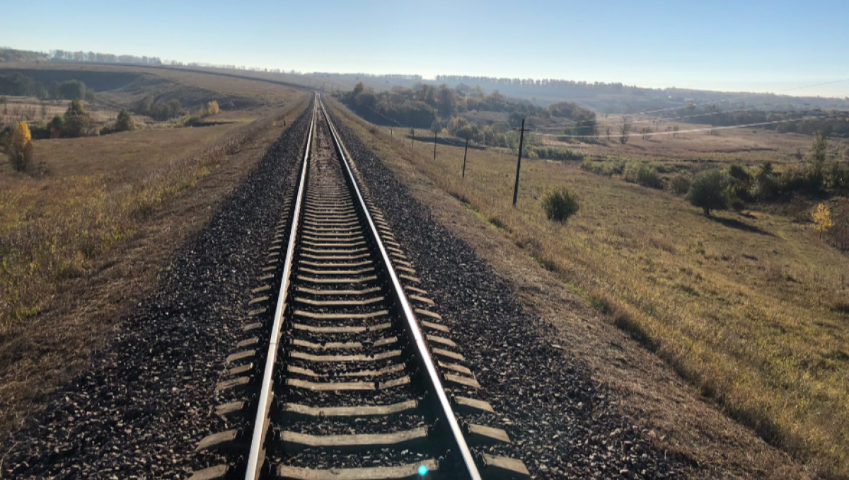 Мужчина попал под поезд в Уральске