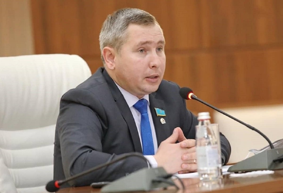 Сенатор Amanat Home кооперативіне 1 млрд теңге салған азаматтардың жанайқайын жеткізді