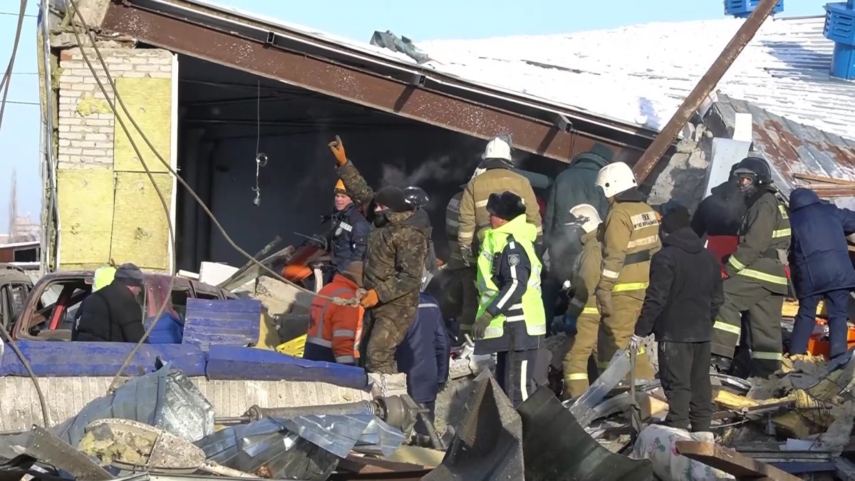 Қостанайда ғимаратта жарылыс болып, бірнеше адам үйінді астында қалды