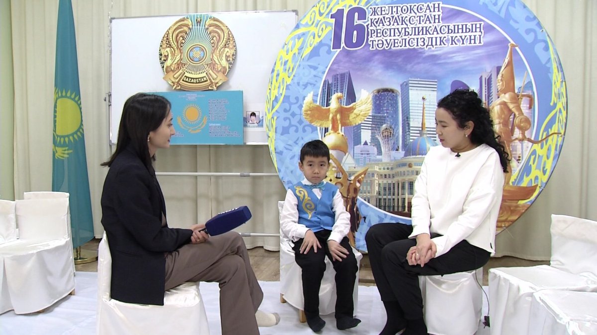 Телефон мен телевизорға телмірген балалардың ойлау қабілеті төмендеп, тілі кеш шығып жүр