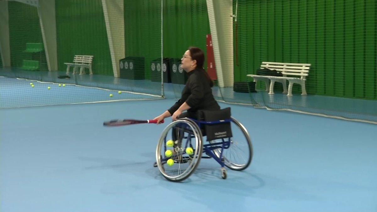 Қарағандылық спортшы Айшуақ Жетпісова арбадағы үлкен теннистен  Азия пара ойындарына дайындалып жатыр