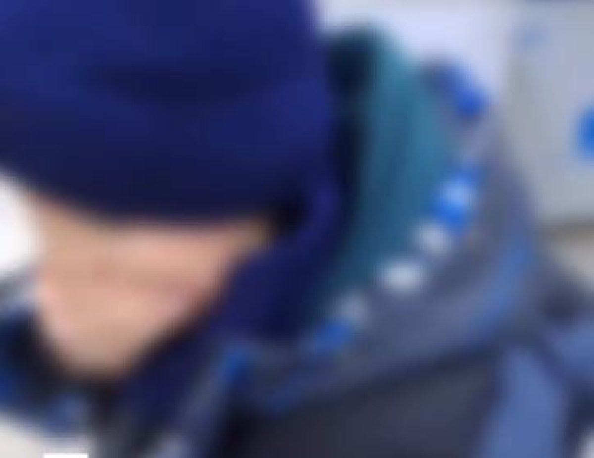 Поучительная история: школьник примерз языком к остановке в Астане