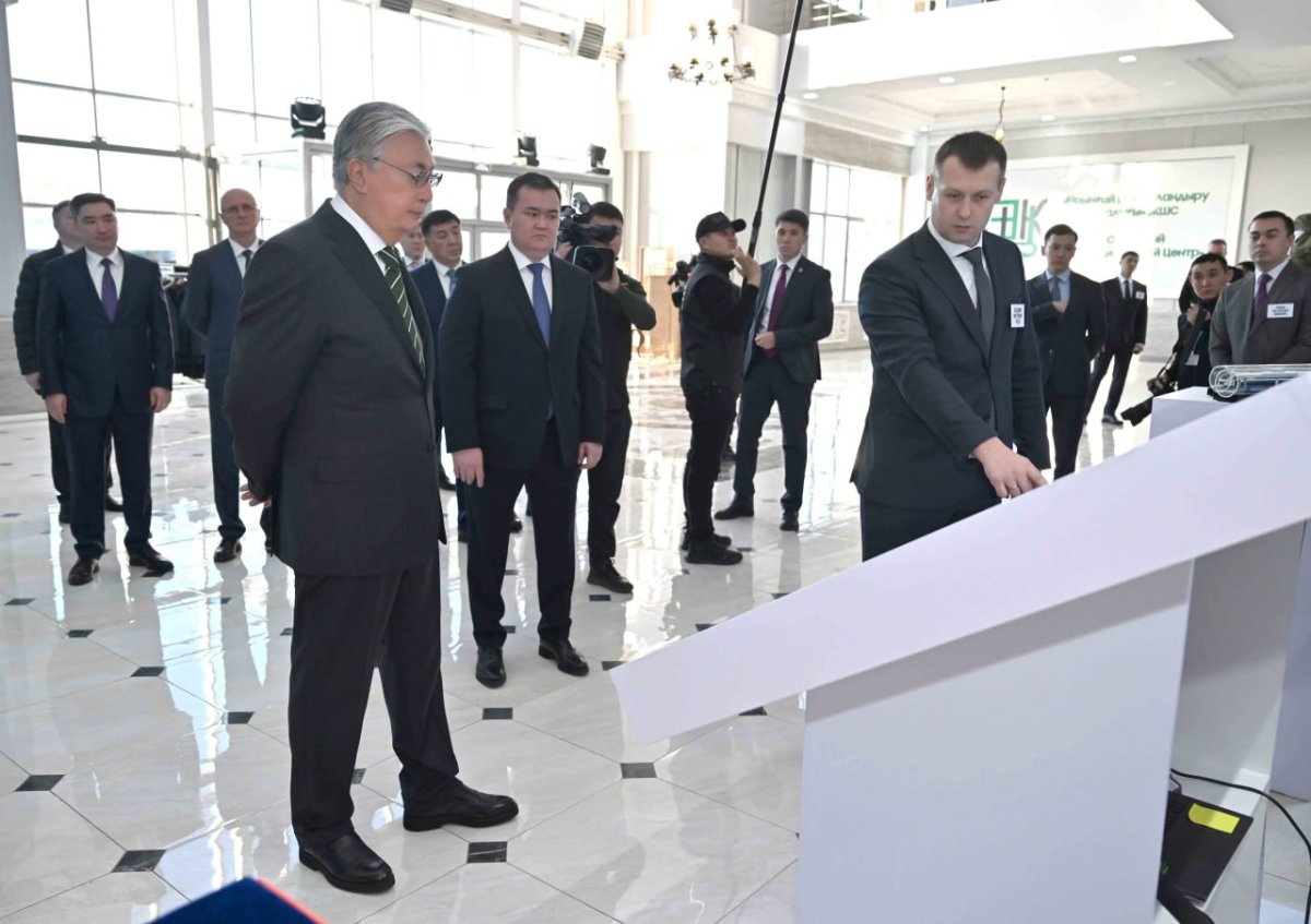 Глава государства ознакомился с ведущими предприятиями индустриального парка столицы