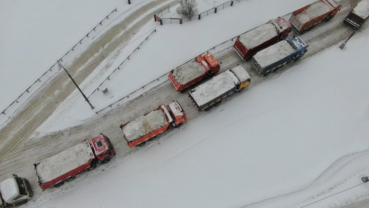 Казахстанцев просят не выезжать на закрытые трассы