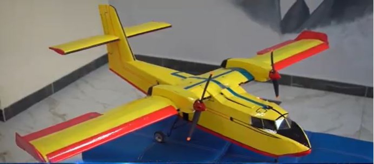 Макет канадского самолета-амфибии создал шымкентский школьник