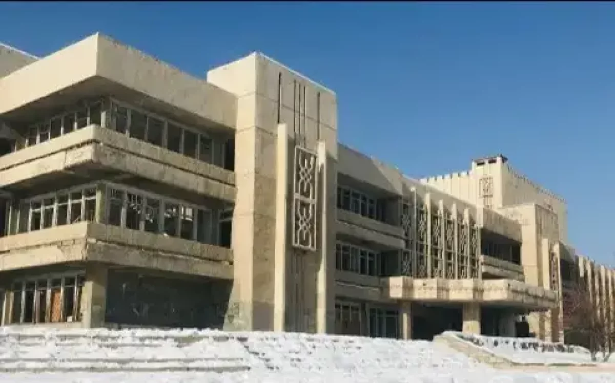 Шымкентте опырылған мәдениет сарайының үйіндісі астынан студенттің денесі шығарылды