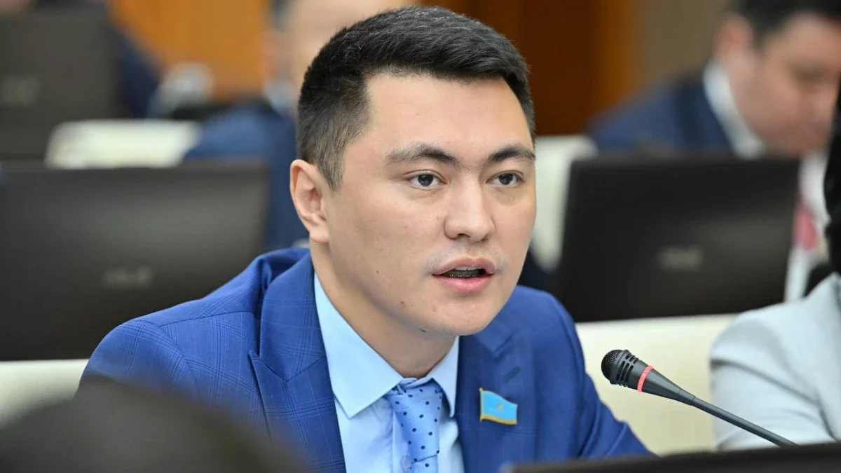 Мұғалімдерге Құдайберген Бекіштің концертіне билетті мәжбүрлеп алғызған