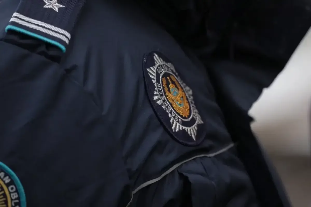 «Тірі анасын жерлеу үшін ақша сұраған»: Жетісу облысында бірнеше алаяқтыққа қатысы бар күдікті қамалды