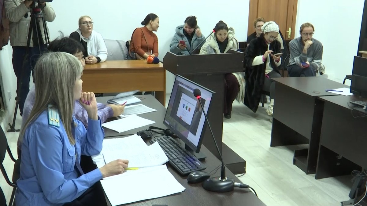 «Принял звонок умирающей за шутку»: в Актобе судят оператора ДЧС