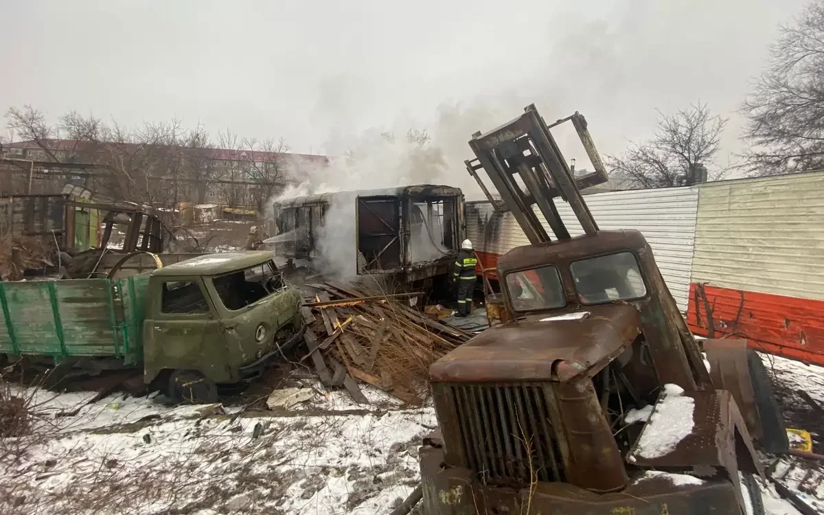 Полиция формасындағы қыздардың порно суреттері