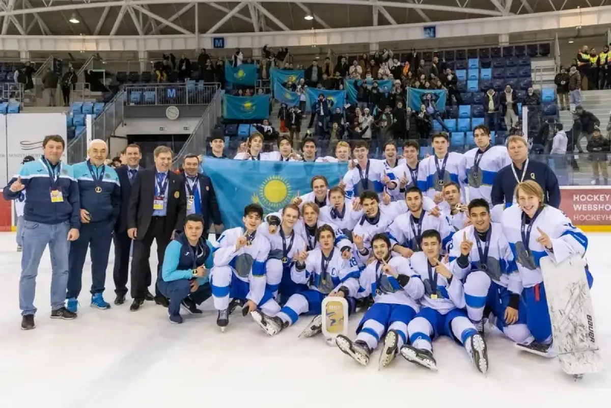 Қазақстанның үш бірдей хоккей құрамасы тарихта тұңғыш рет ӘЧ элиталық дивизионында ойнайды