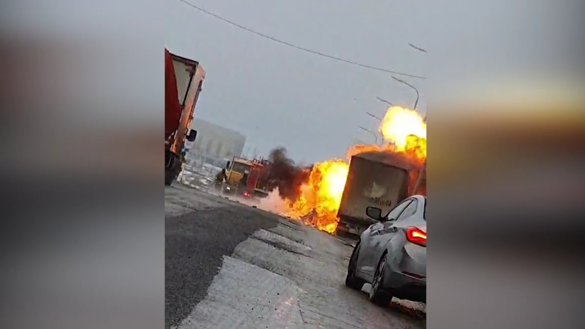 Ақтөбенің Хромтау ауданында газ баллондары тиелген фура өртенді