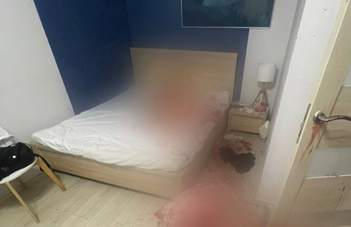 Парень перерезал горло возлюбленной и пытался убить себя