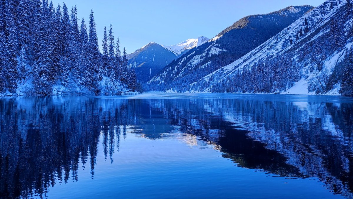 Қазақ жігіті қыстағы Көлсайды көрсетіп, шетелдіктерді таңғалдырды