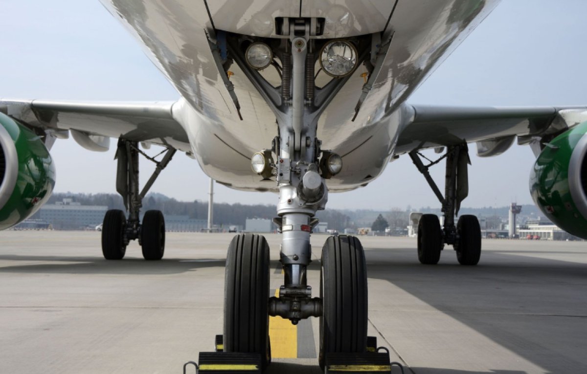 Впервые в истории: самолет с 300 пассажирами экстренно посадили из-за подозрений в контрабанде людьми