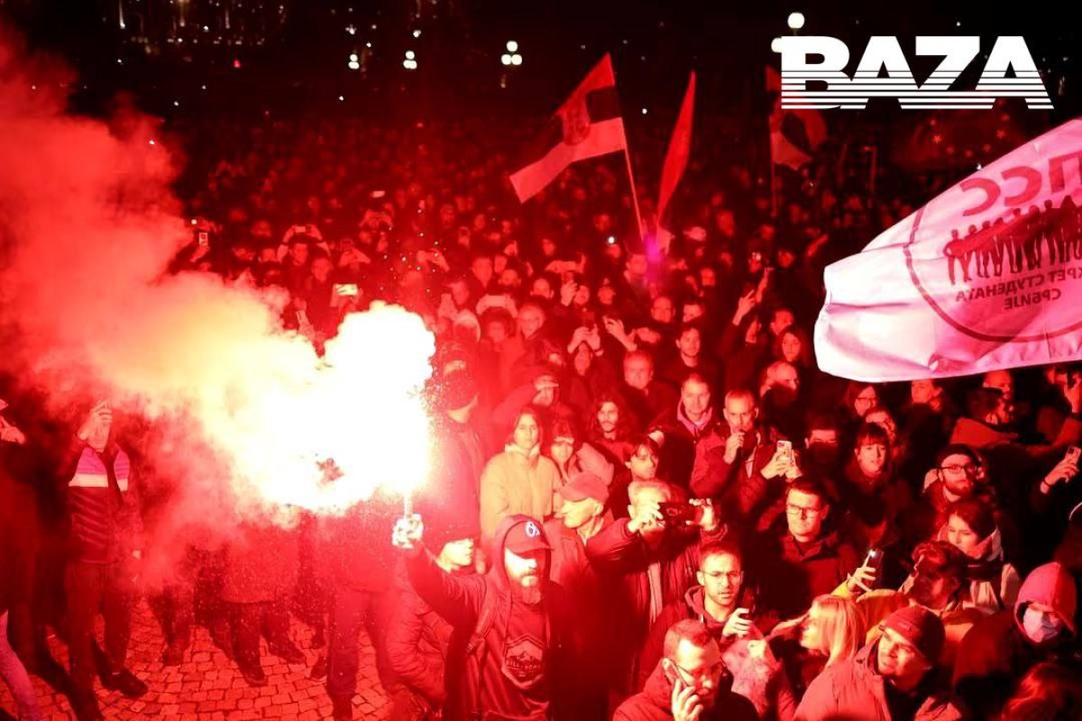 Массовые беспорядки в Сербии. Протестующие попытались ворваться в здание горадминистрации Белграда.