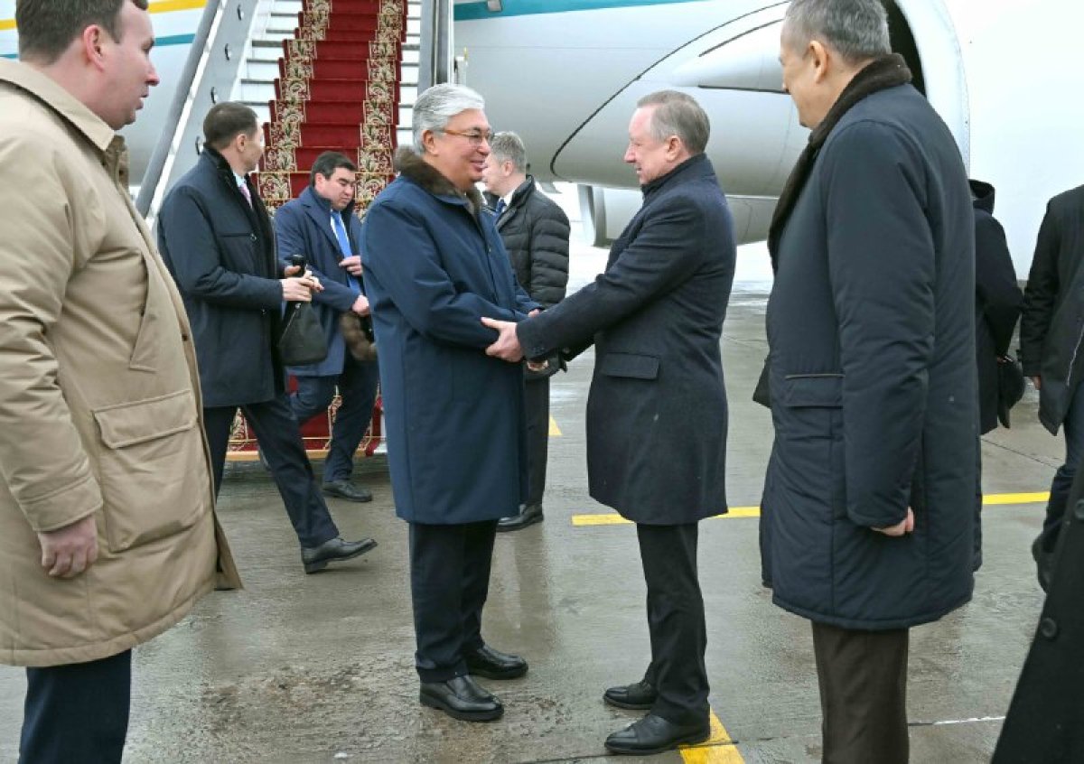 Токаев прибыл по приглашению Путина в Санкт-Петербург