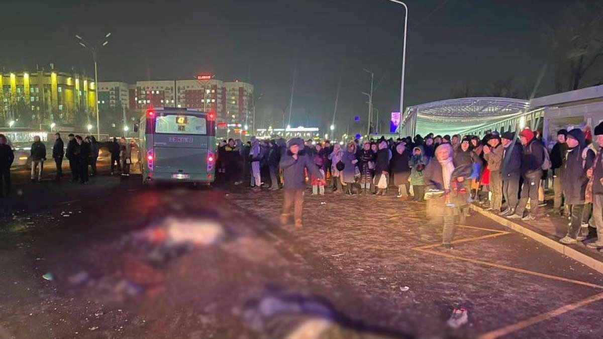 «Балаларына не дейміз?» Алматыда автобус қағып өлтірген ерлі-зайыптылар жерленді