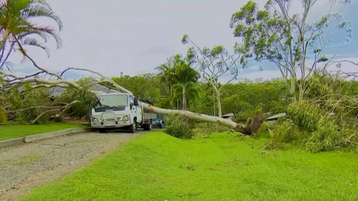 Штормы, метели и наводнения накрыли сразу несколько стран