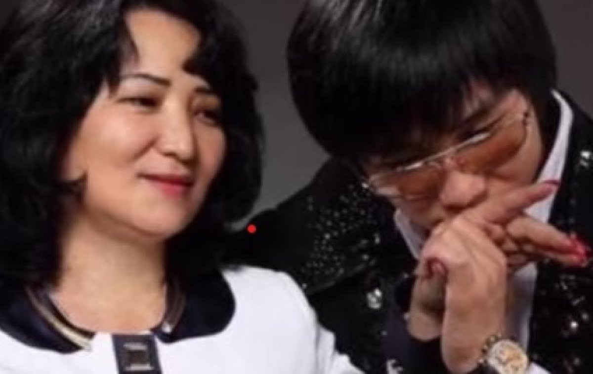 "Боялась встретить знакомых": мать Кайрата Нуртаса рассказала о своей "стыдной" работе