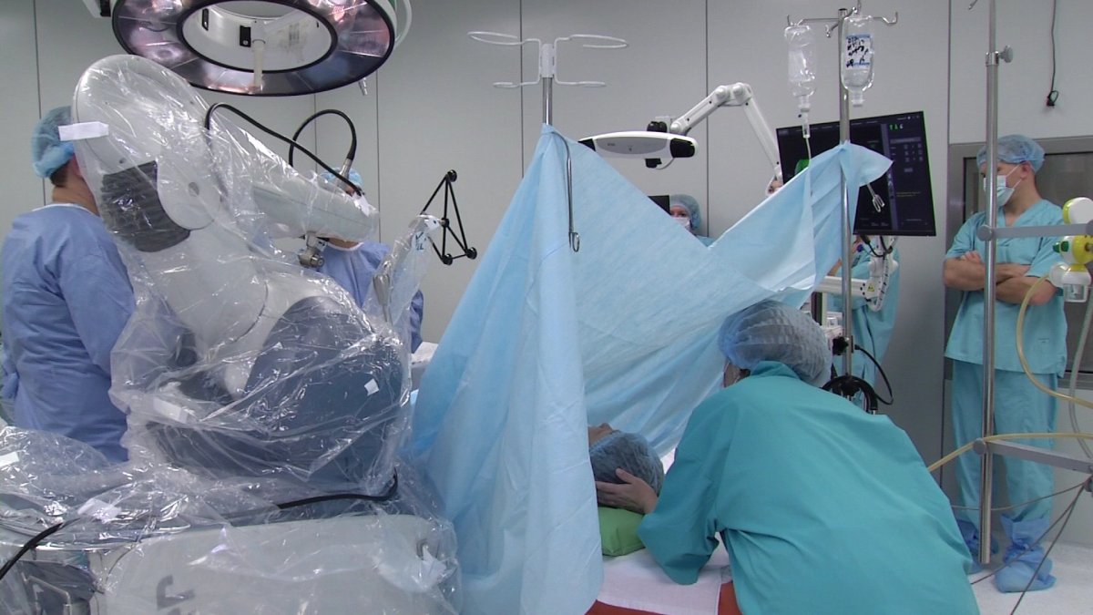 Астанада дәрігерлер робот-ассистентпен операция жасады