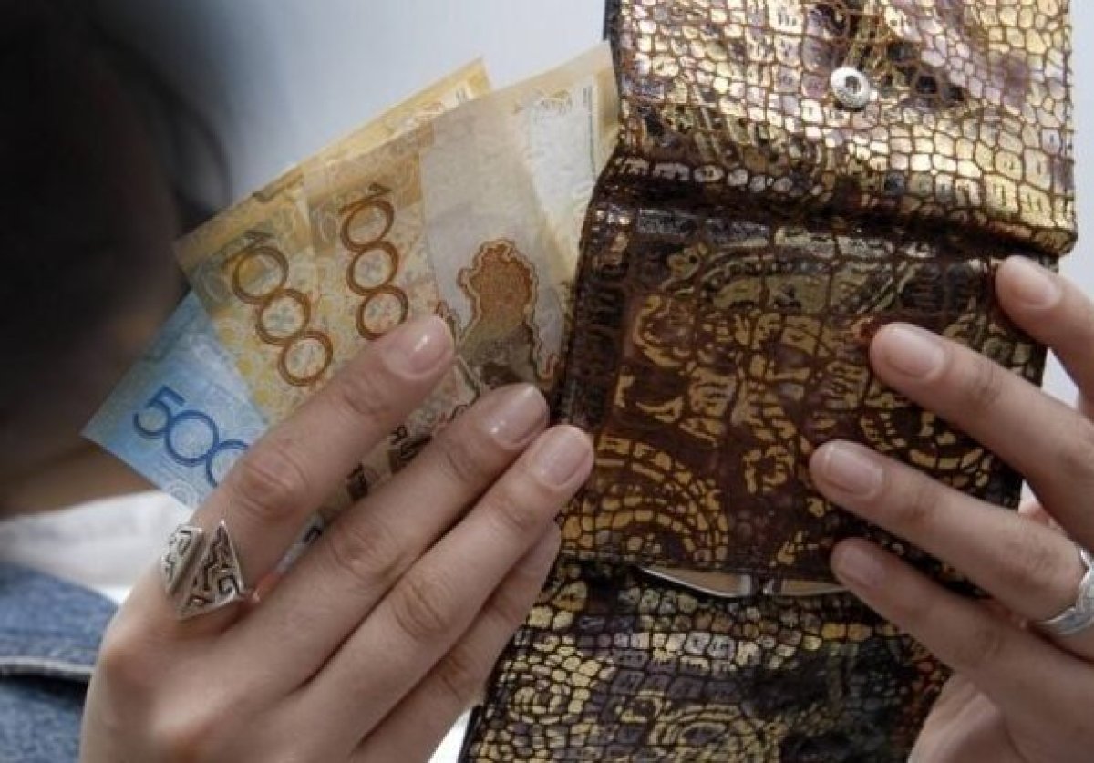 Шымкентец за взятку хотел получить должность в аэропорту, но попал в лапы аферистов