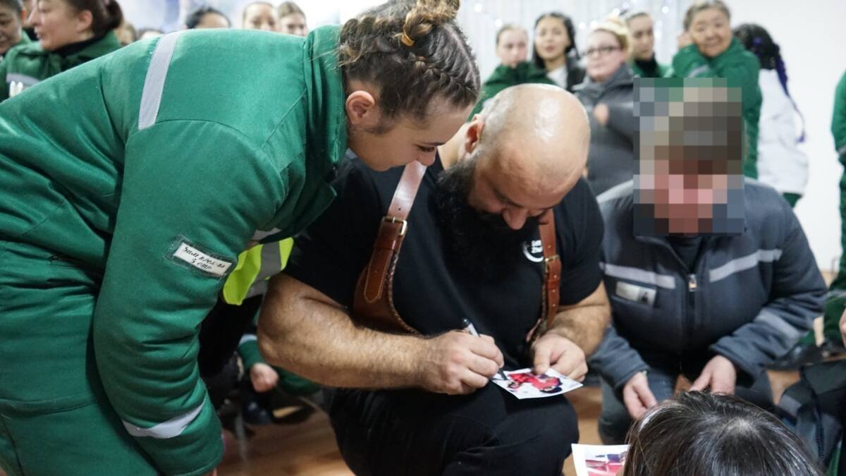Рекордсмен Книги Гиннесса навестил карагандинских заключённых