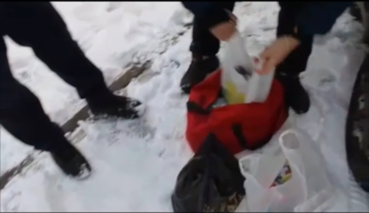 Бизнес на здоровье детей: мужчина продавал детям одноразки в Аркалыке