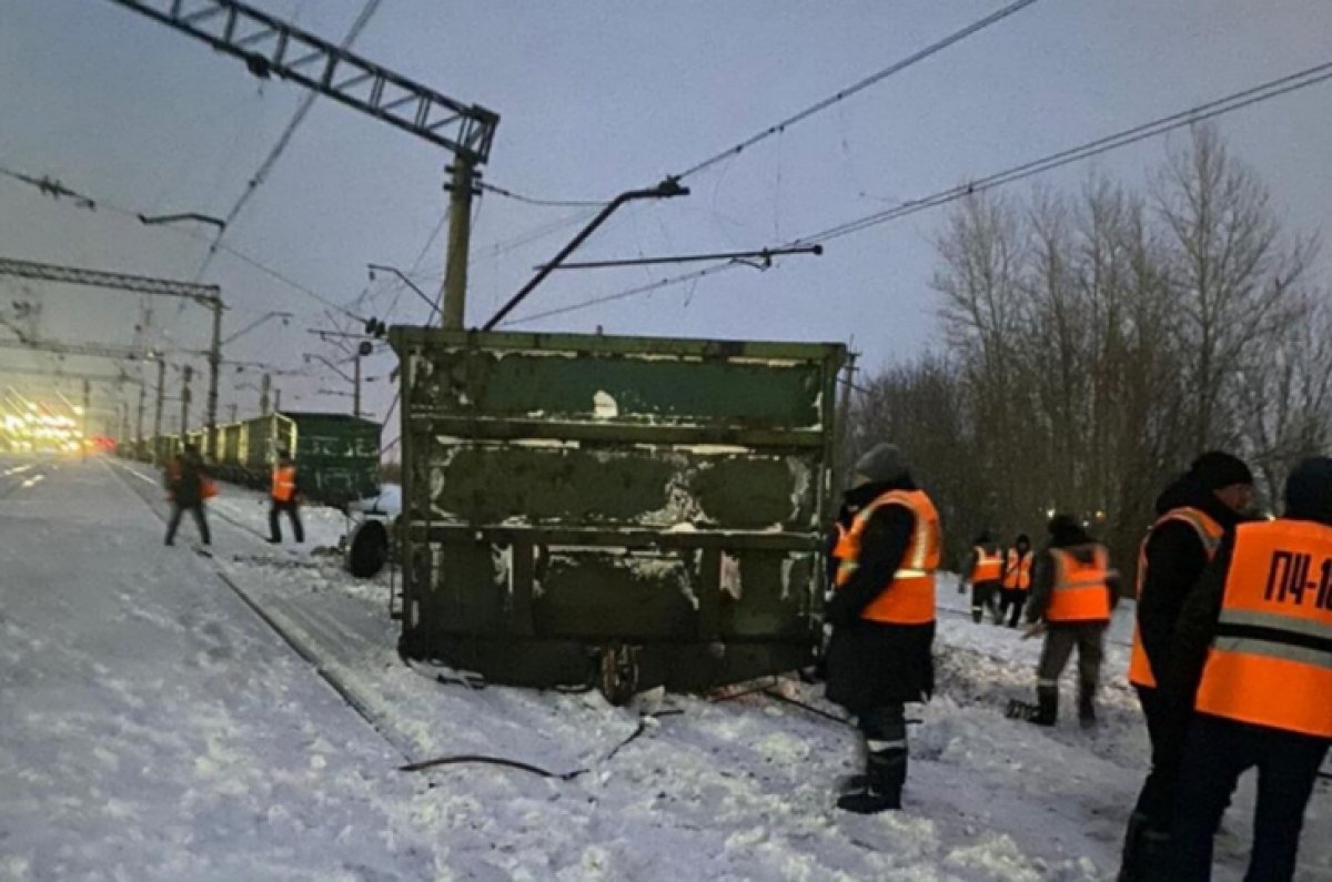 Поезд и тепловоз столкнулись в Петропавловске