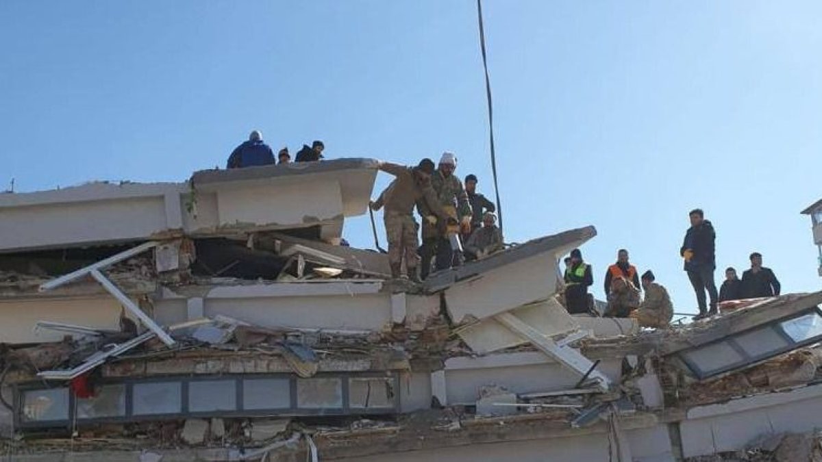 Түркияда қаза тапқандар саны 16 мыңнан асты