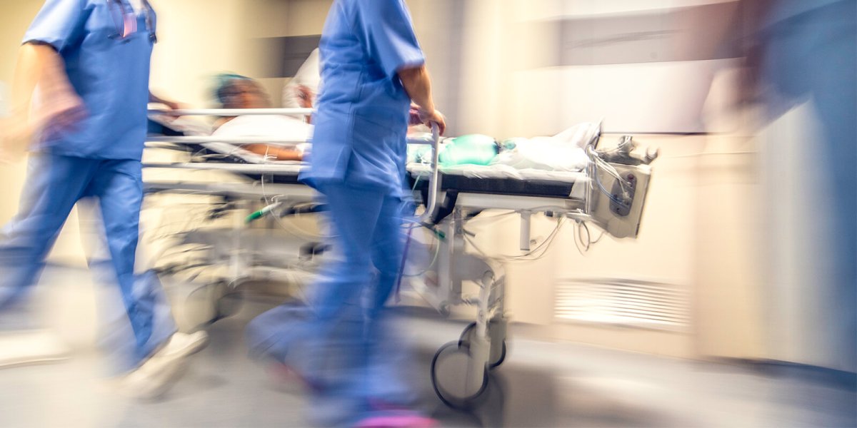 Пациентов переносят на руках: в новом инсультном центре Аулиеколя не сделали лифт