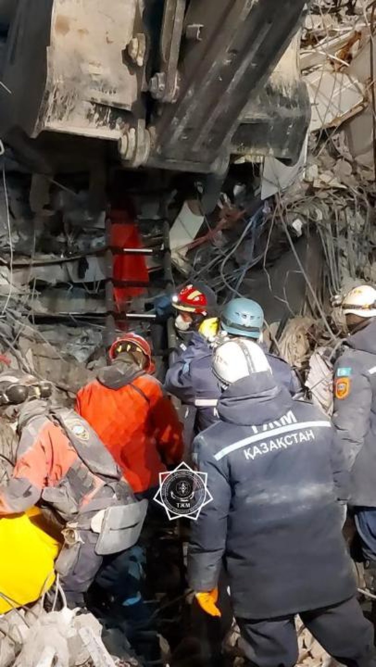 МЧС Казахстана продолжает спасать людей в Турции