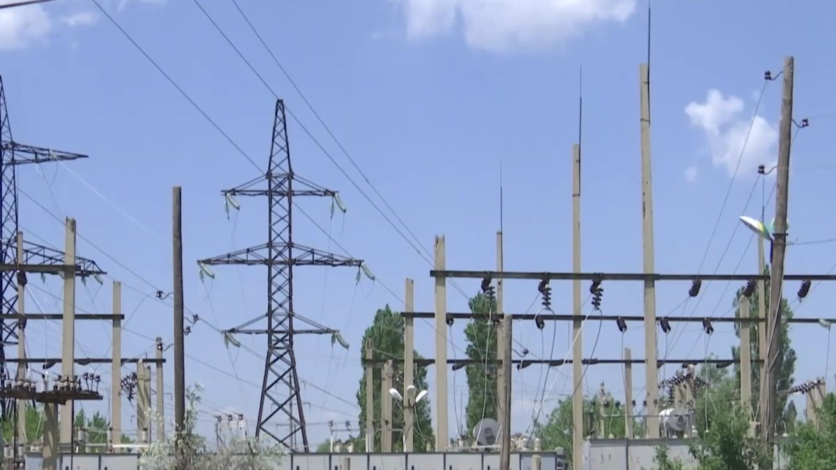 «Вместо пополнения резервов KEGOC занялся космическими планами», - эксперт об аварии на электролиниях