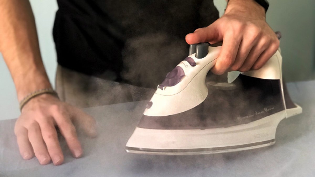 В Талдыкоргане осудили пятерых полицейских за пытки утюгом