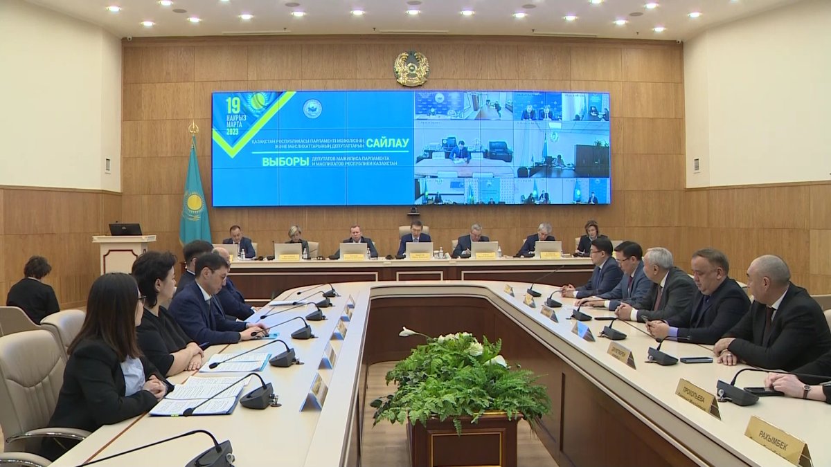 Центризбирком зарегистрировал партийные списки "Ауыл" и "Байтақ"