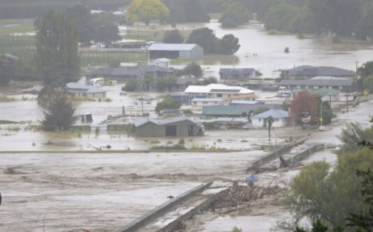 Циклон в Новой Зеландии оставил без крыши над головой сотни людей