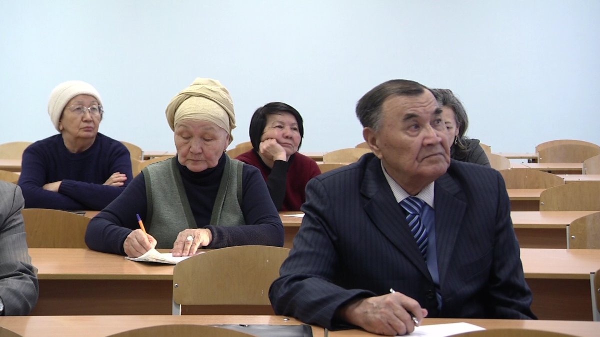 Егде жастағылар тіл үйреніп жүр