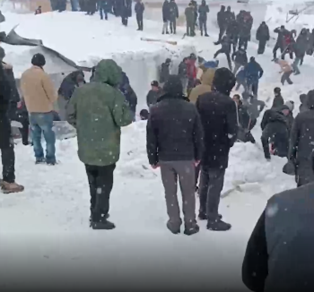 15 человек погибли при сходе лавины в Таджикистане