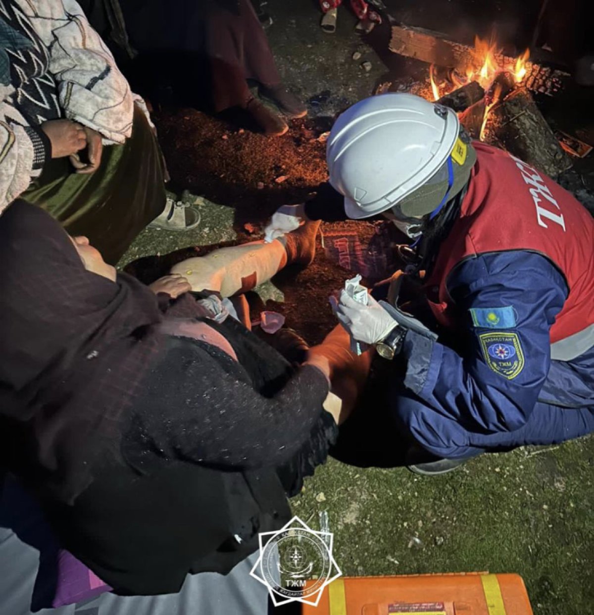 Чудо или крепкий организм? В Турции продолжают вытаскивать из-под завалов живых людей