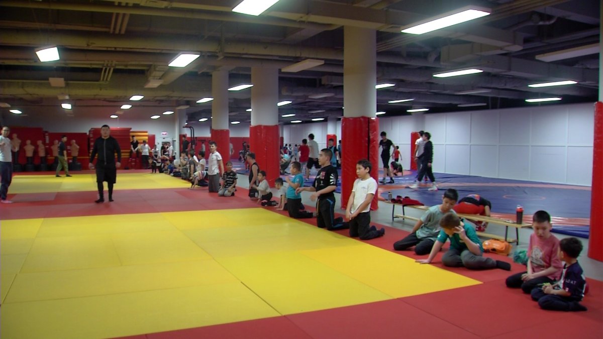 "Жас Жауынгер" бейімдеу спорт клубында бокстан Азия чемионы Тәшкенбай Санжар мен мүмкіндігі шектеулі балалар арасында тәжірибе алмасу өтті