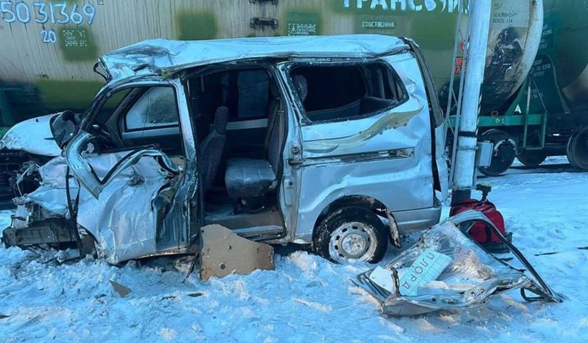 Ақмола облысында автокөлік жүк пойызына соғылып, 3 адам қаза тапты