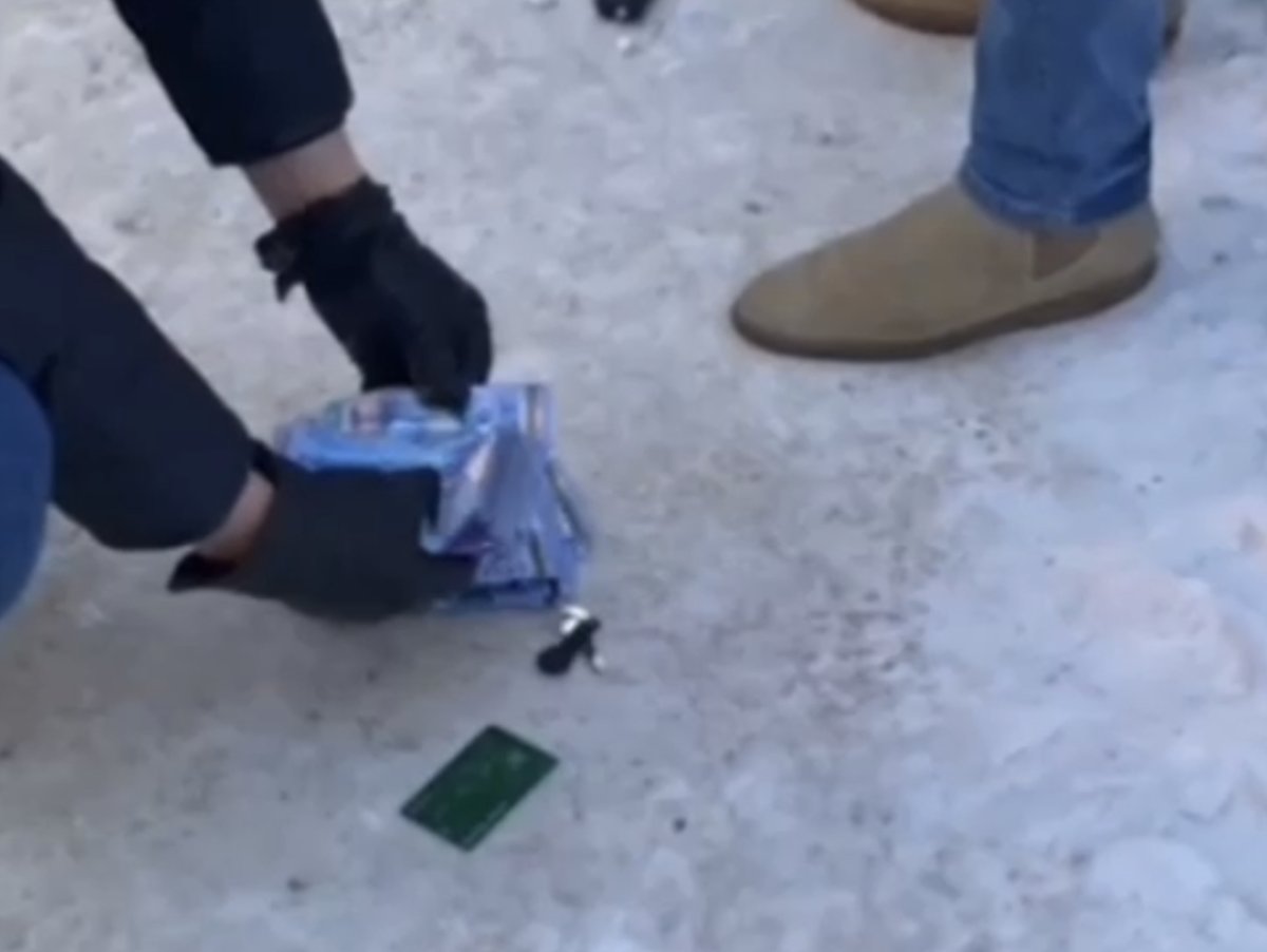 Работал на мошенников: костанайца задержали с деньгами