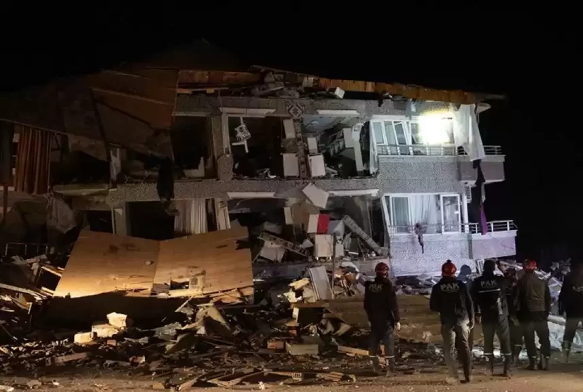 Түркияда тағы жер сілкінісі болды, 300-ге жуық адам жарақат алған