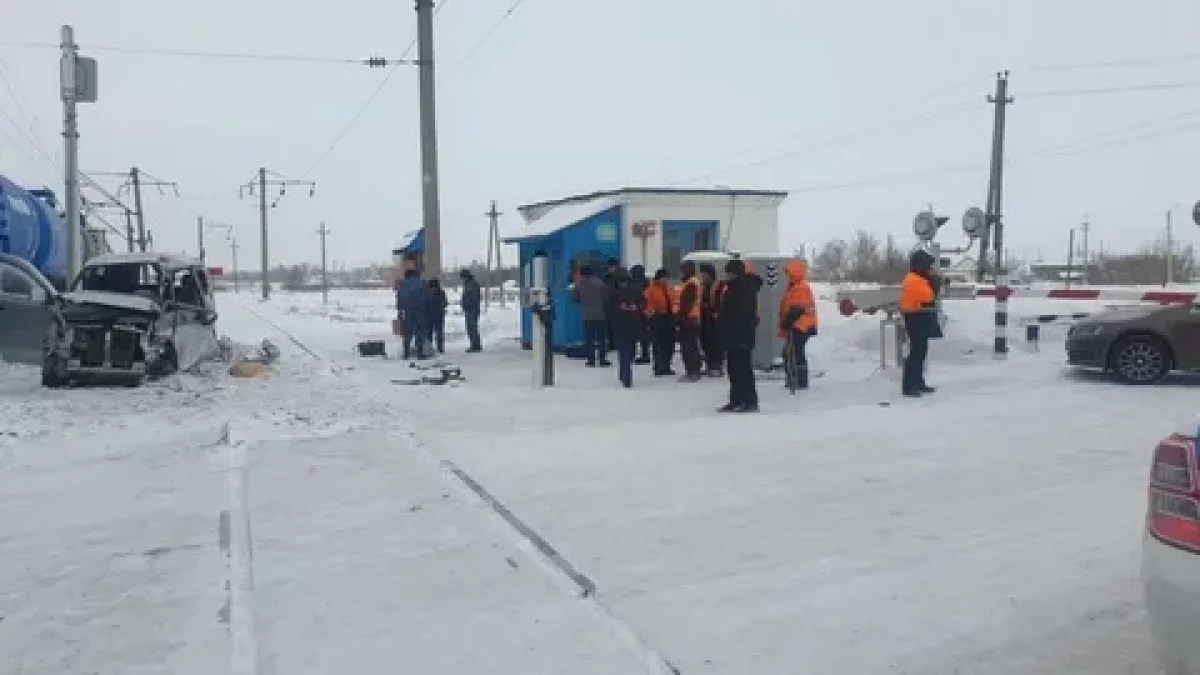 Ақтөбе облысында жүк көлігі мен пойыз соқтығысты