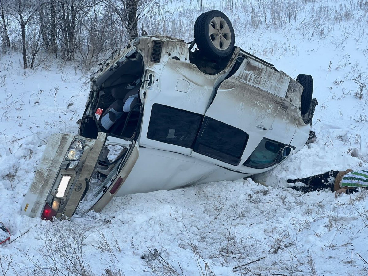 БҚО-да жол апатынан 2 адам опат болып, бес жолаушы ауруханаға түсті