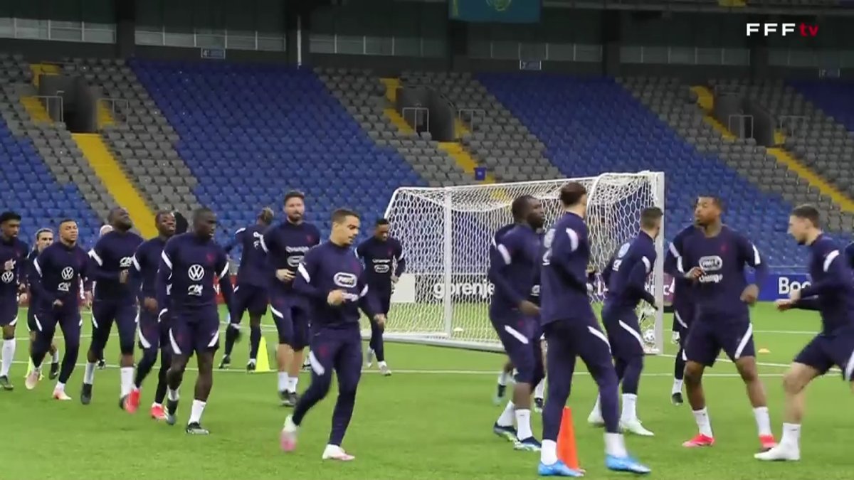 «Не оплачиваете? Верните!»: скандал разгорается вокруг искусственного поля «Астана Арены»