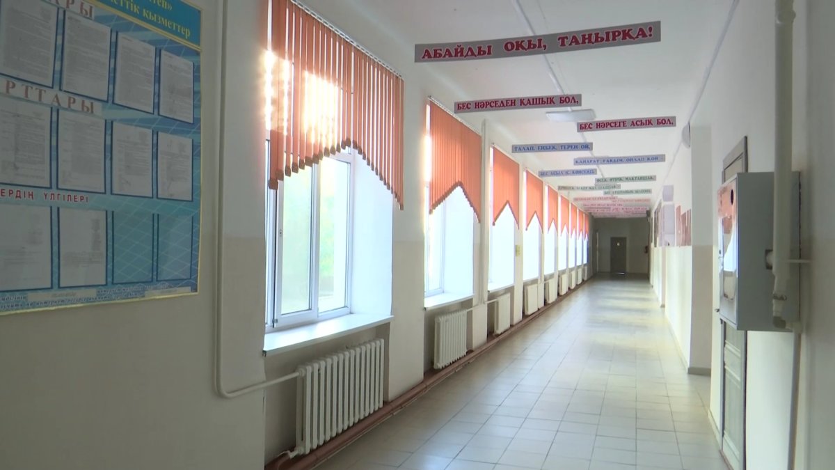 Ақтөбеде пара алған мектеп директорының ісі сотқа жетті