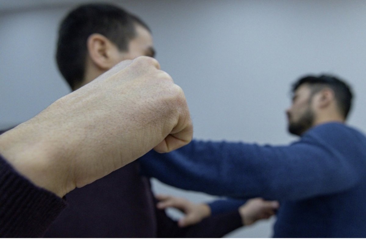 Жестокое гостеприимство: мужчина избил своего гостя в Актау