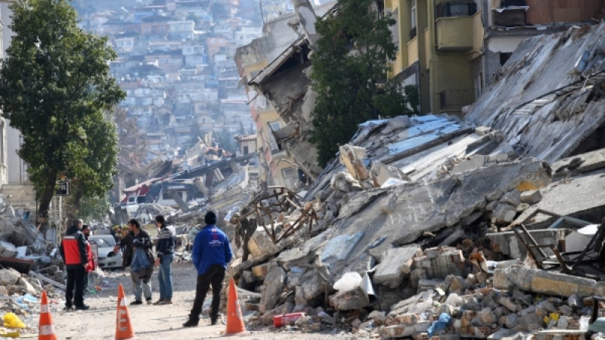 Түркиядағы жер сілкінісі: 612 адам тергеліп жатыр
