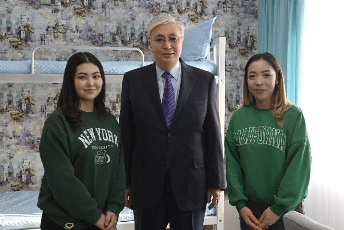 "Вьетнамец, поляк, русский и я", - Токаев вспомнил, с кем жил в студенческом общежитии